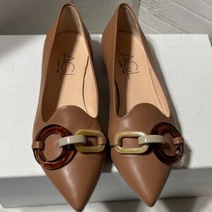 AGL pointy toe leather flats with Tortoiseshell chain detail. Made in Italy. EUC